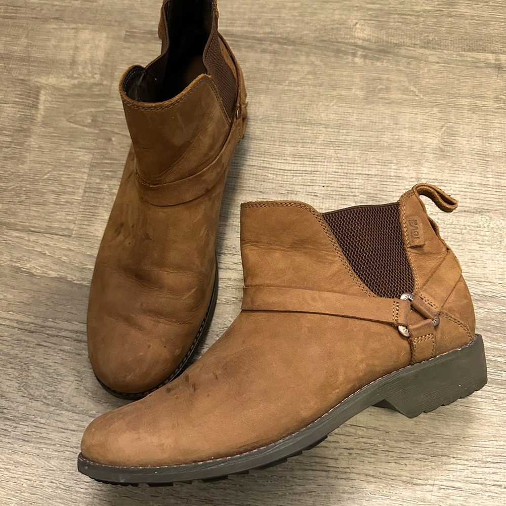 Teva Women’s Chelsea ankle boots size 9.5